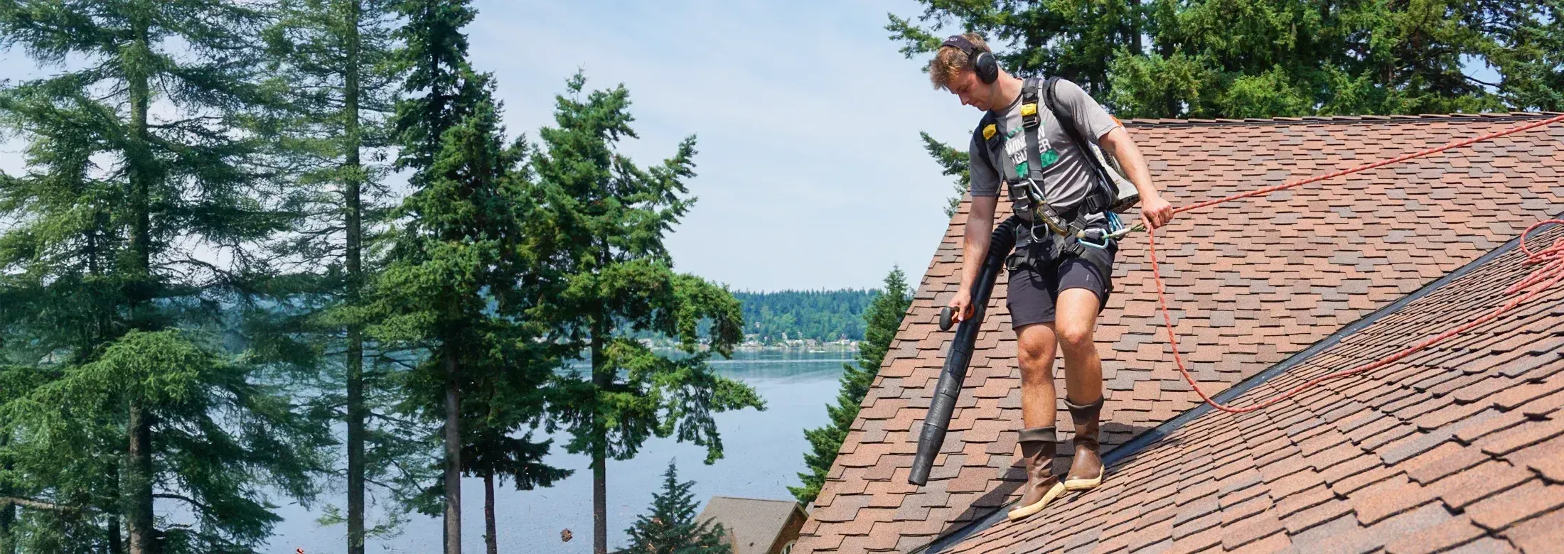 service-hero-cleaning-roof